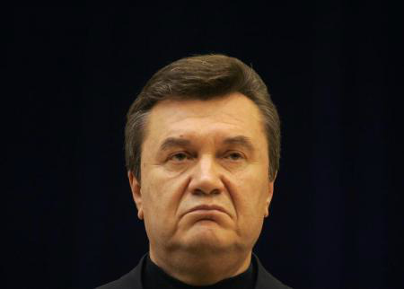 Ex-presidente da Ucrânia Viktor Yanukovich durante coletiva de imprensa em Kiev. Yanukovich foi colocado na lista de procurados do país pelo crime de assassinato em massa, informou o ministro interino do Interior nesta segunda-feira em seu perfil no Facebook. 10/12/2004. 