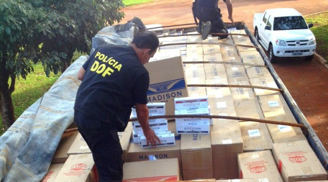 DOF e Polícia Militar Rodoviária apreendem 70 mil pacotes de cigarros