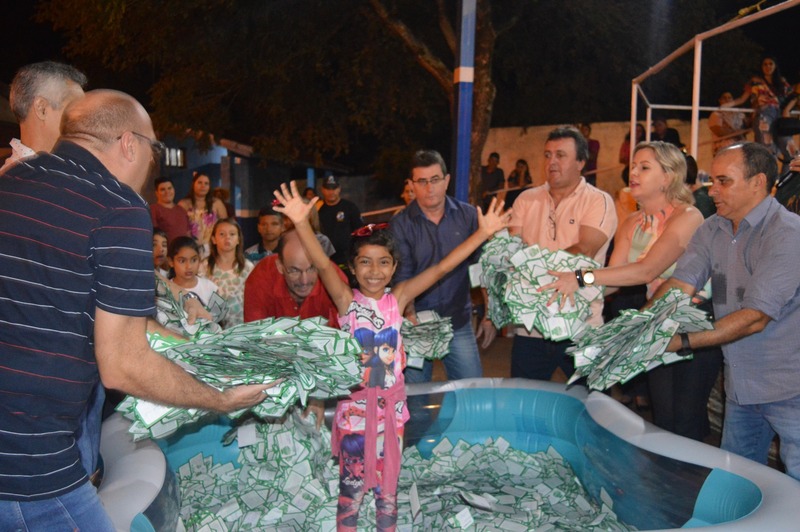 Crianças auxiliaram no sorteio e garantiram maior transparência / Foto: Moreira Produções