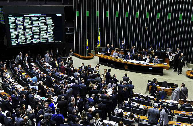 Câmara rejeita emenda sobre financiamento público de campanhas