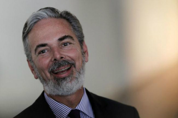 Patriota vai à África para discutir crise política