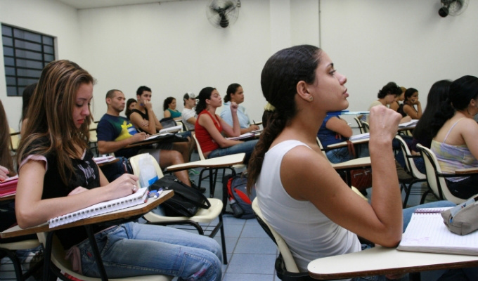 MEC lança programa de incentivo ao estudo de matemática, física e biologia