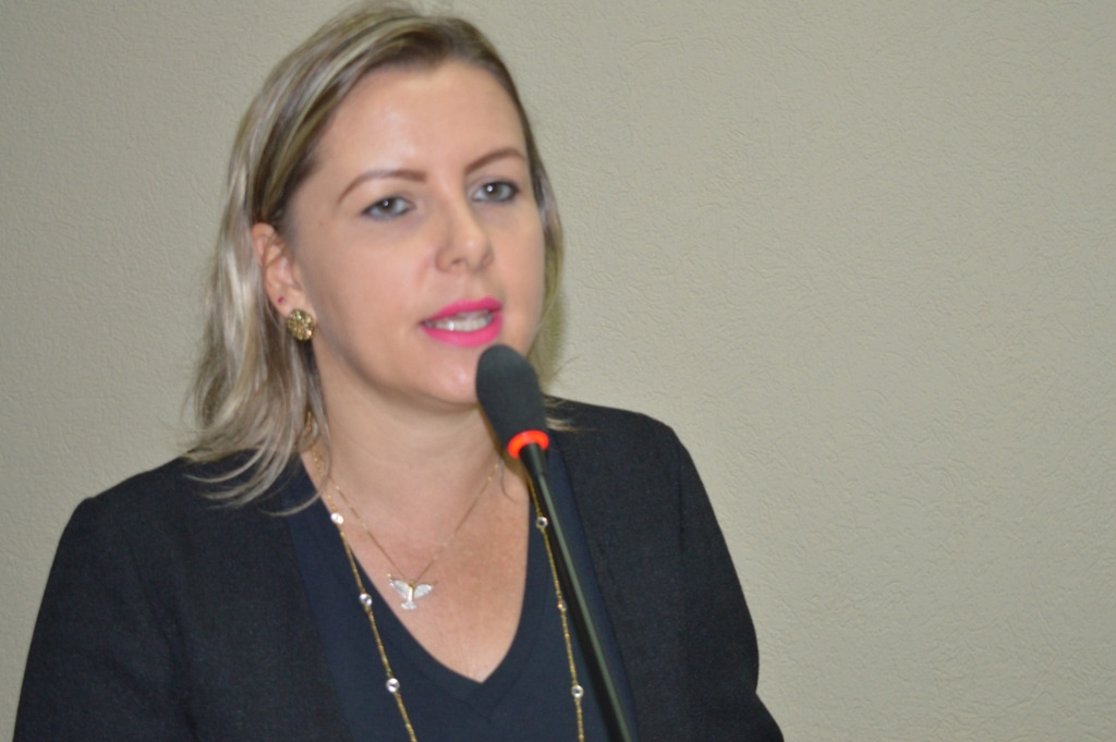 Desgastadas e apagadas, faixas de trânsito em Amambai é debatida na Câmara Vereadora Janete quer garantir mais segurança para a populaçãoFoto: Moreira Produções