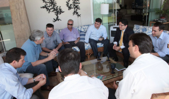 Delcídio quer mais empresas usufruindo do Simples No encontro com empresários, o compromisso de Delcídio com a ampliação do Simples.
