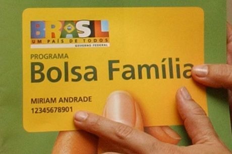 Reformulação do Bolsa Família inclui aumento de benefício e bônus Cartão do Bolsa FamíliaAgência Brasil