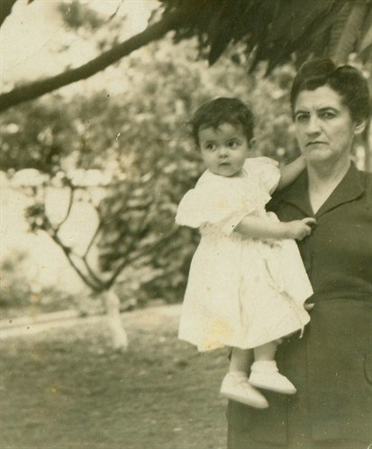 Dilma Vana Rousseff é filha do advogado e empreendedor búlgaro naturalizado brasileiro Pedro Rousseff e da mineira Dilma Jane Coimbra Silva; seus pais se conheceram após Pedro deixar Bulgária em 1930.
