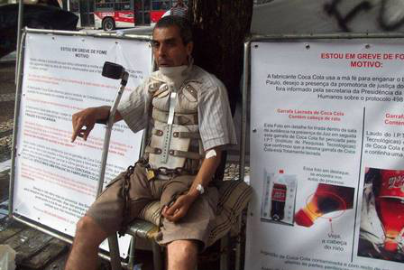Coca-Cola divulga comunicado em resposta a consumidor que encontrou rato Coca-Cola divulga comunicado em resposta a consumidor que encontrou rato
