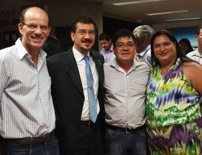 Prefeito Sergio Barbosa, Deputado Estadual Pedro Kemp, o Diretor da Escola Agro técnica, José Carlos Silva e a Professora Luciana Weiss / Foto: Assessoria