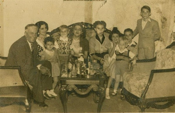 Seus pais se casaram e fixaram residência em Belo Horizonte, onde tiveram três filhos: Igor, Dilma e Zana Lúcia (que faleceu em 1976).