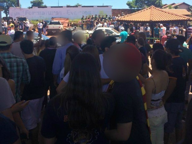 O trote foi realizado em um posto de gasolina próximo ao campus da UCDB (Foto: Divulgação)