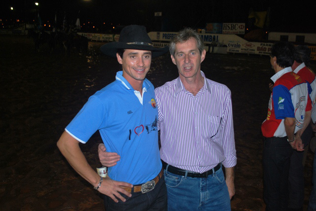 Edson de David acompanha abertura da 22ª Festa do Laço em Amambai Prefeito Edson de David durante a abertura da festa, com seu conterrâneo o vencedor do BBB12, Rafael Cordeiro.