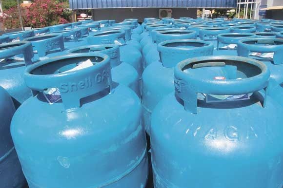 Inflação baixa, mas gás e gasolina seguem em alta Revendedoras afirmam que o preço do botijão deverá ficar estável a partir de agora