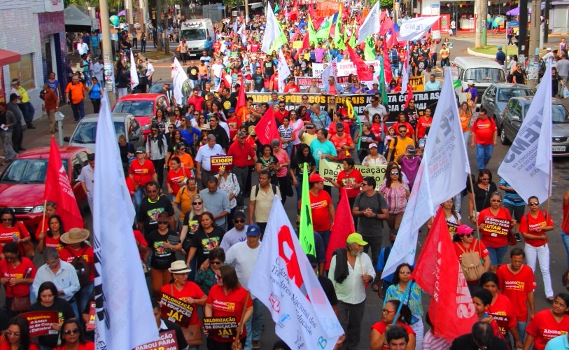 Fetems reúne 10 mil trabalhadores nas ruas de Campo Grande