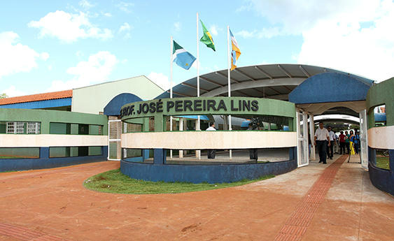 Governador entrega mais uma escola padrão em Dourados