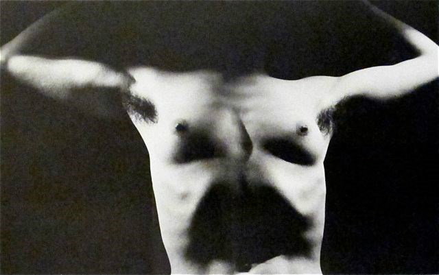 Ao tentar saber mais sobre o pai, homem desvenda crime famoso Man Ray –