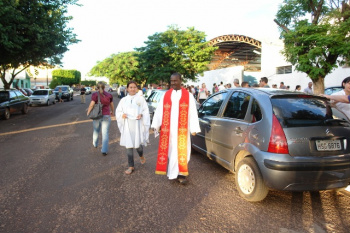 Pe. Ademar, vigário paroquial. 