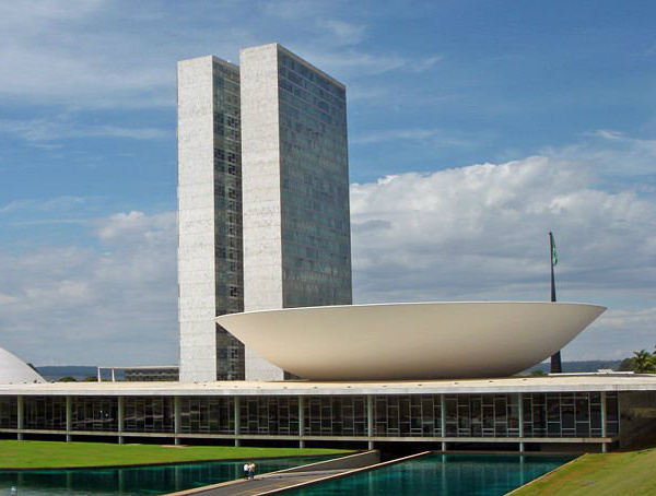 Senado aprova projeto que muda legislação de trânsito Senado aprova projeto que muda legislação de trânsito