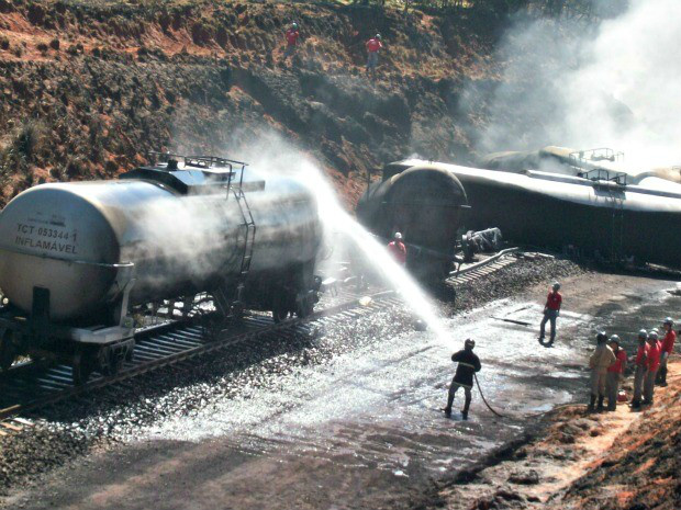 PMA atende ocorrência de derramamento de combustível em descarrilamento de trem