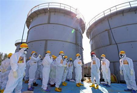 Premiê japonês ordena descarte de reatores restantes em Fukushima