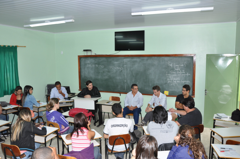 Acadêmicos de Geografia da UFGD fazem trabalho de campo em Aral Moreira