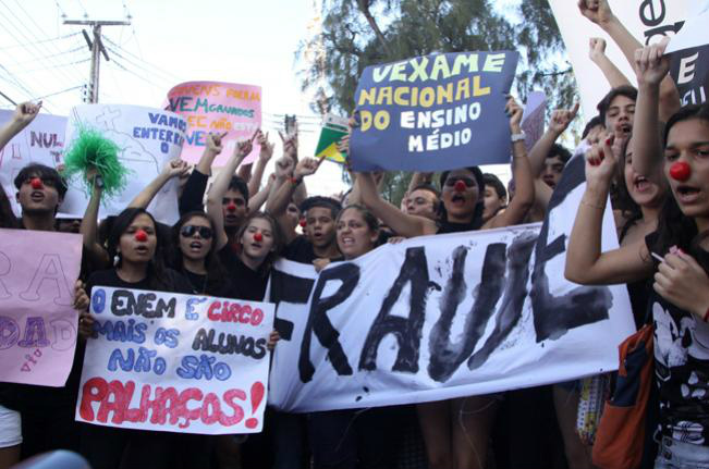Justiça suspende anulação de 13 questões do Enem Justiça suspende anulação de 13 questões do Enem