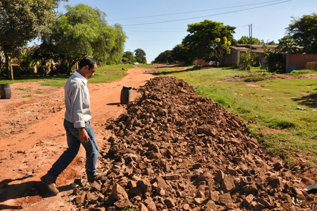 Prefeitura de Amambai prossegue com serviços de recuperação das ruas Rua Ary Nunes da Silva receberá cascalhamento no Jardim Panorama.