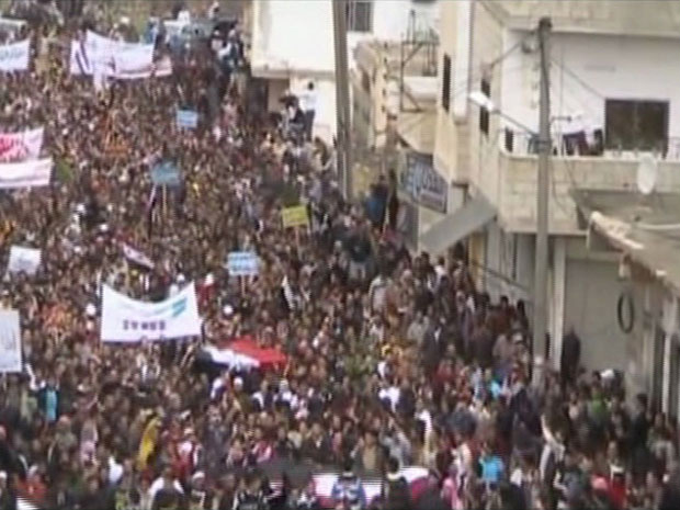 Atiradores matam sírios durante funerais, dizem agências