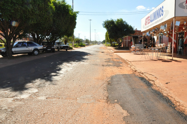 Prefeitura de Amambai prossegue com serviços de recuperação das ruas Cinco frentes de trabalho executam obras nos pontos mais críticos da cidade.