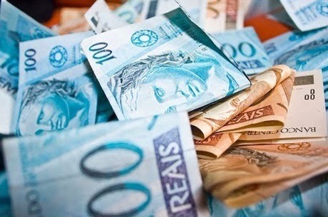 Revisão de auxílios-doença economiza R$ 2,6 bilhões Revisão de 1,7 milhão de auxílios-doença e aposentadorias por invalidez deve gerar economia de R$ 10 bilhões