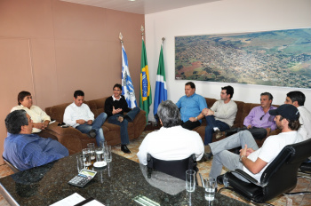 Amambai une-se pela pavimentação da rodovia MS 289 Lideranças de Amambai estão unidas buscando a pavimentação da rodovia MS 289.