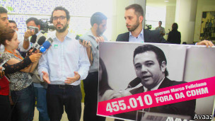 Brasil vive boom de petições virtuais Diretor de campanhas da Avaaz, Pedro Abramovay (à esq.) acredita em poder de petições online