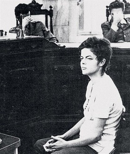 De acordo com Dilma Rousseff, foi na escola em que conheceu o movimento estudantil que ficou bem subversiva e que percebeu que o mundo não era para debutante; foi o início de sua educação política.