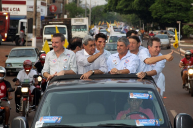 Caminhada na Capital e carreatas no interior marcam reta final da campanha de André Caminhada na Capital e carreatas no interior marcam reta final da campanha de André