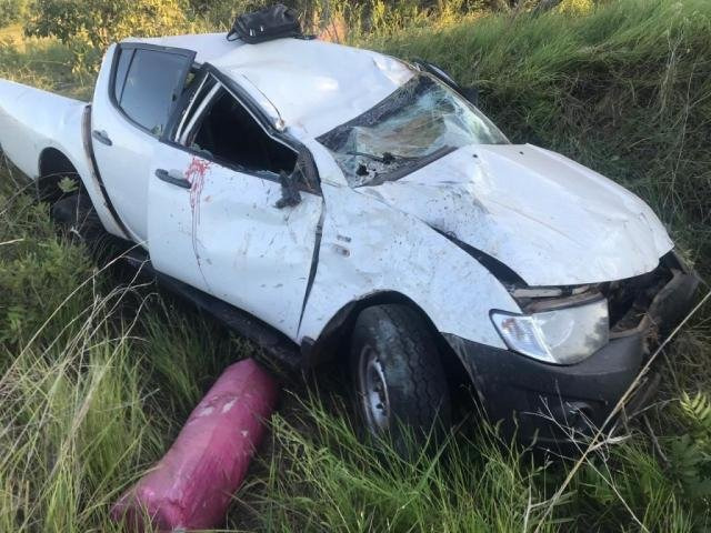 Camionete foi parar no canteiro da rodovia (Direto das ruas)