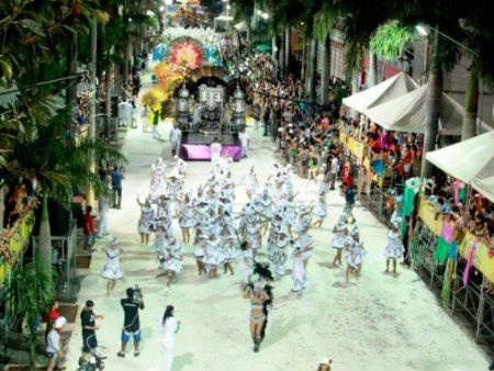 Previsão do tempo para o Carnaval 2014 é de chuva em Amambai e todo o MS Carnaval de Corumbá é um dos mais famosos da região / Foto: Divulgação