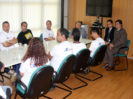 TJMS anuncia percentual de aumento para servidores apenas no dia 3 de maio Reunião dos representantes do Sindicato dos Trabalhadores do Poder Judiciário de MS e desembargador Hildebrando Coelho Neto, presidente do TJ/MS.