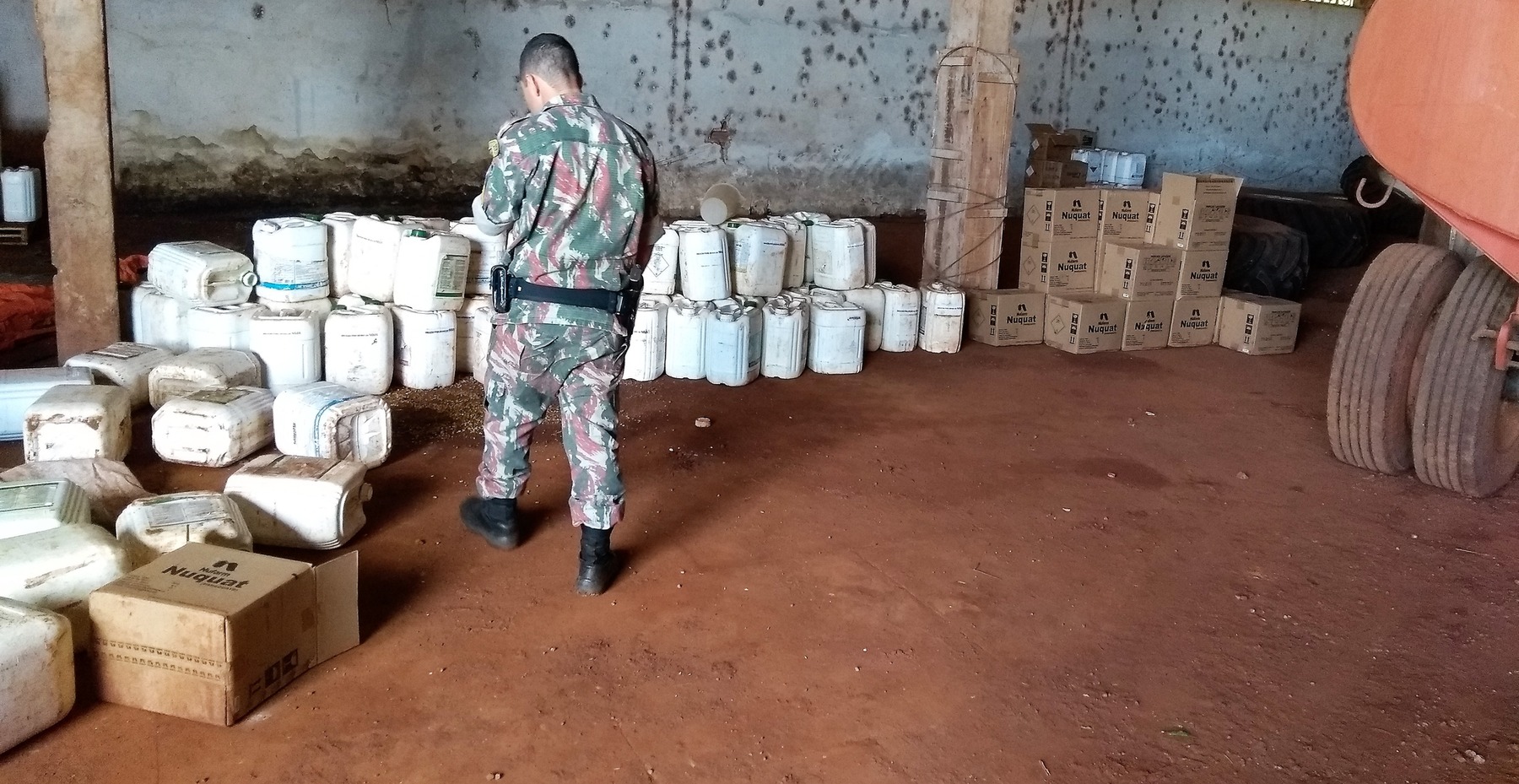 PMA autua proprietário rural em R$ 12 mil por armazenamento ilegal de embalagens