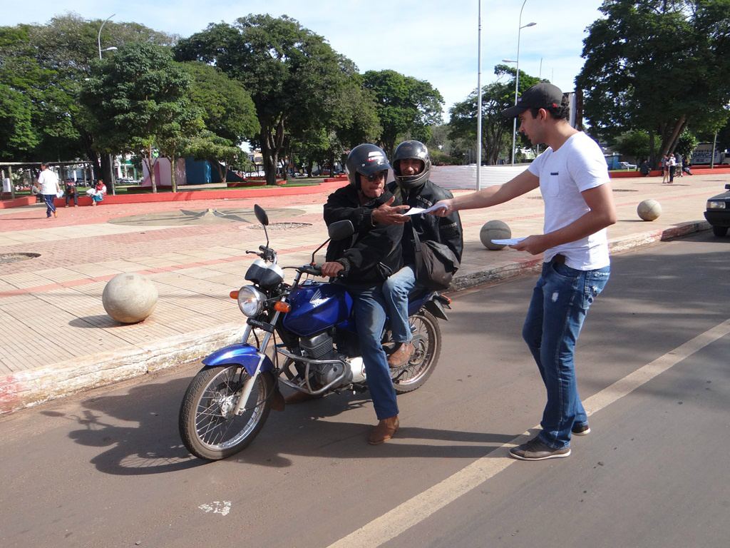 Na sexta-feira (29), foi feita panfletagem no semáforo em frente à praça Cel. Valêncio de Brum no período matutino.