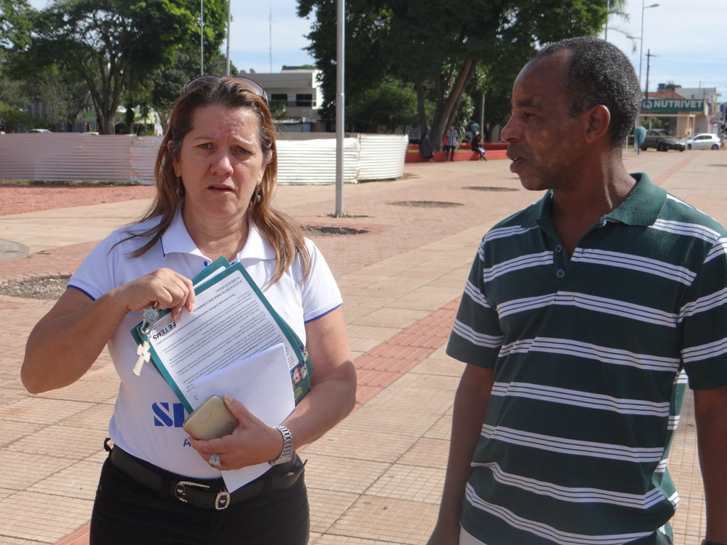 A presidente do Simted, Olga Mariano, e o professor Ismael.