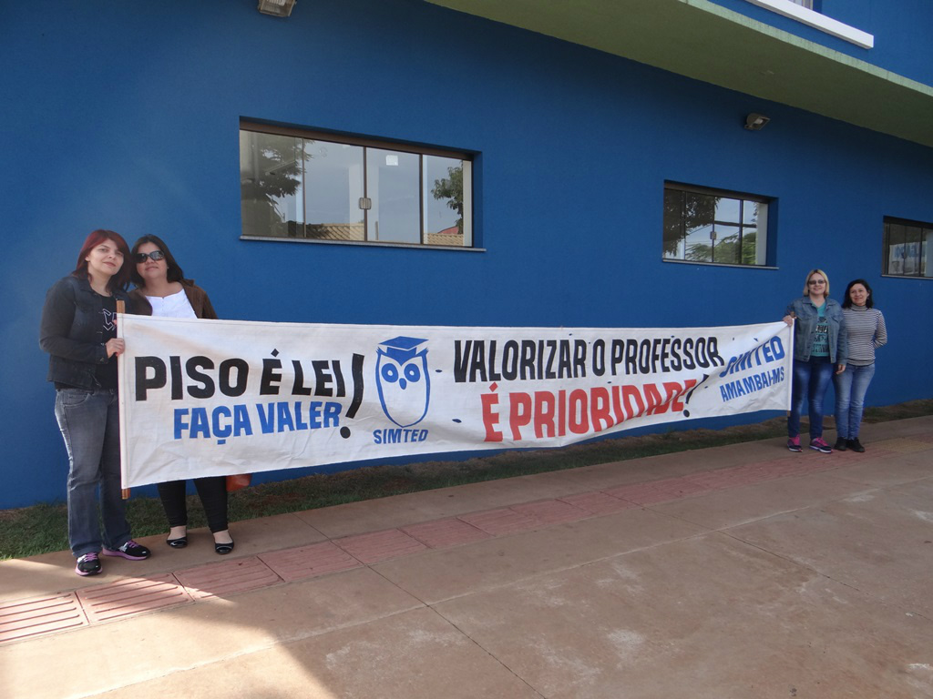 Trabalhadores da Educação de Amambai sensibilizam e conscientizam a população sobre a greve.