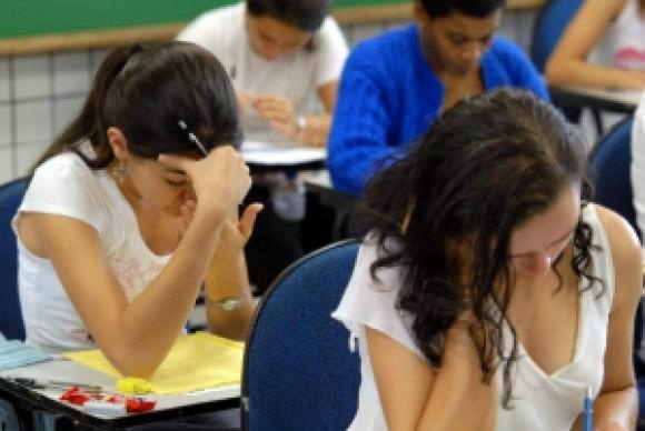 Além de matemática, o aprendizado em português também apresentou queda de 2011 para 2013 Arquivo/Agência Brasil