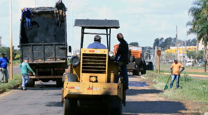 Governo assina R$ 2,4 milhões de contratos para mais asfalto em MS Foto: Chico Ribeiro