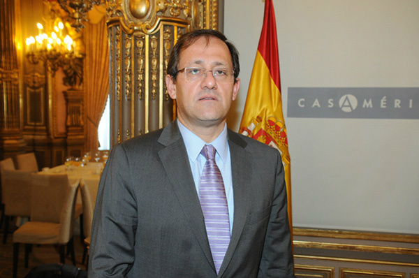 Por 20 votos a 18, Harald Beyer foi destituído da pasta que ocupava há 15 meses no governo Piñera (Foto: Casa de América) 