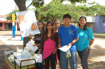 Em fevereiro deste ano, os alunos comercializaram a fruta do Pequi.