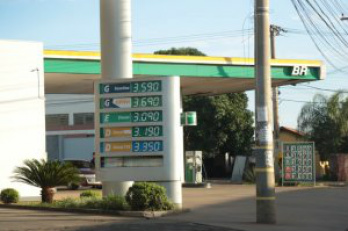 Além do etanol, preços do diesel e gasolina sobem quase R$ 0,10 em MS Preço médio do litro da gasolina em Campo Grande é de R$ 3,59, alta de 1,9% em quatro semanas. (Foto: Fernando Antunes)