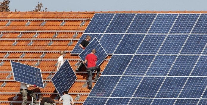 Energia solar produzida na USP poderia abastecer 3,2 mil casas Energia solar produzida na USP poderia abastecer 3,2 mil casas