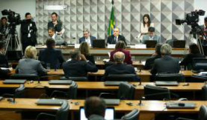 Senado: Cardozo entrega no fim da tarde nova defesa de Dilma