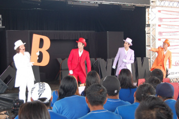 Alunos indígenas de Amambai participam do projeto Na Ponta da Língua Em Amambai, duas escolas foram contempladas com a apresentação do projeto – escolas indígenas municipal e estadual Mbo Eroy Guarani Kaiowá, ambas localizadas na aldeia Amambai.