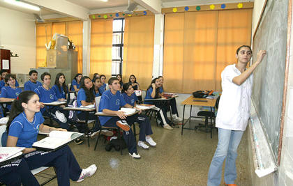Governo publica ensalamento do concurso para professor da educação básica Governo publica ensalamento do concurso para professor da educação básica
