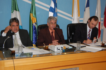 Sessão da Câmara acontece na quarta-feira Mesa diretora do legislativo municipal de Amambai. Foto: Moreira Produções